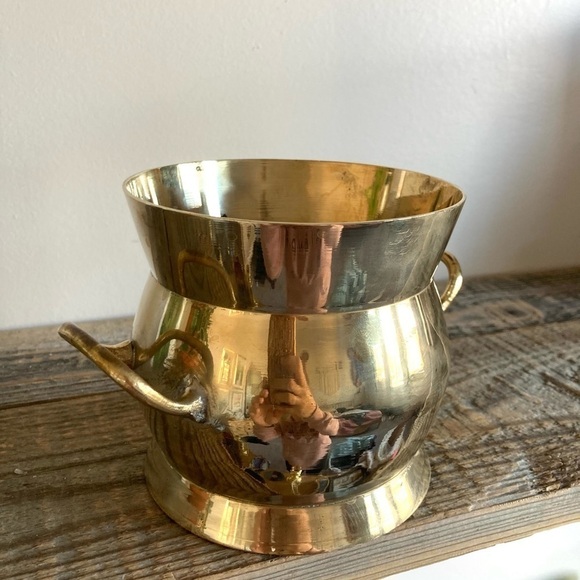 Solid brass planter pot with jardiniere handles - Picture 2 of 5